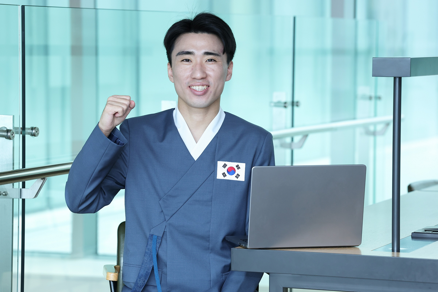 사진은 중국 상하이에서 열리는 제48회 국제기능올림픽(WorldSkills Shanghai 2026) 클라우드컴퓨팅 종목 국제지도위원으로 참가하는 LG유플러스 UCube DAX팀 소속 배주혁 기술책임.